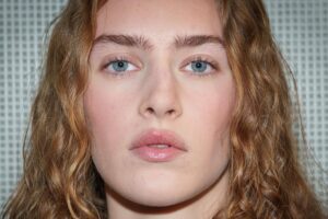 Tendances sourcils 2026 : « Les règles du naturel et l'hyperpersonnalisation sont la clé », selon l'experte en micropigmentation Mónica Aránguez