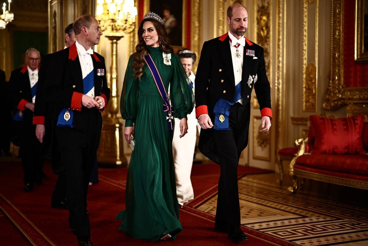 Le look de Kate Middleton avec une robe du créateur Andrew GN pour le dîner de gala au château de Windsor