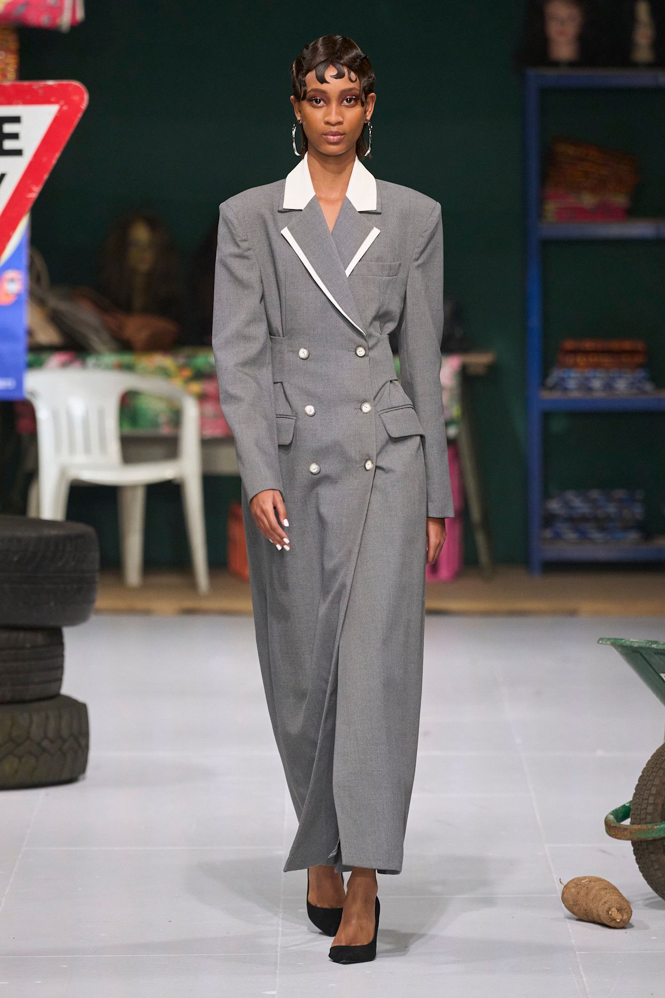 Look vu au défilé automne-hiver 2024 du créateur Tolu Coker