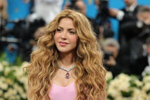 La routine boucles de Shakira : « Les tresses sont son astuce pour définir des boucles sans chaleur », selon la coiffeuse María Baras