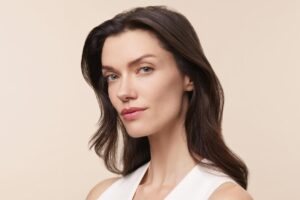 Le secret d'une peau plus jeune : on vous dévoile quel est le produit star