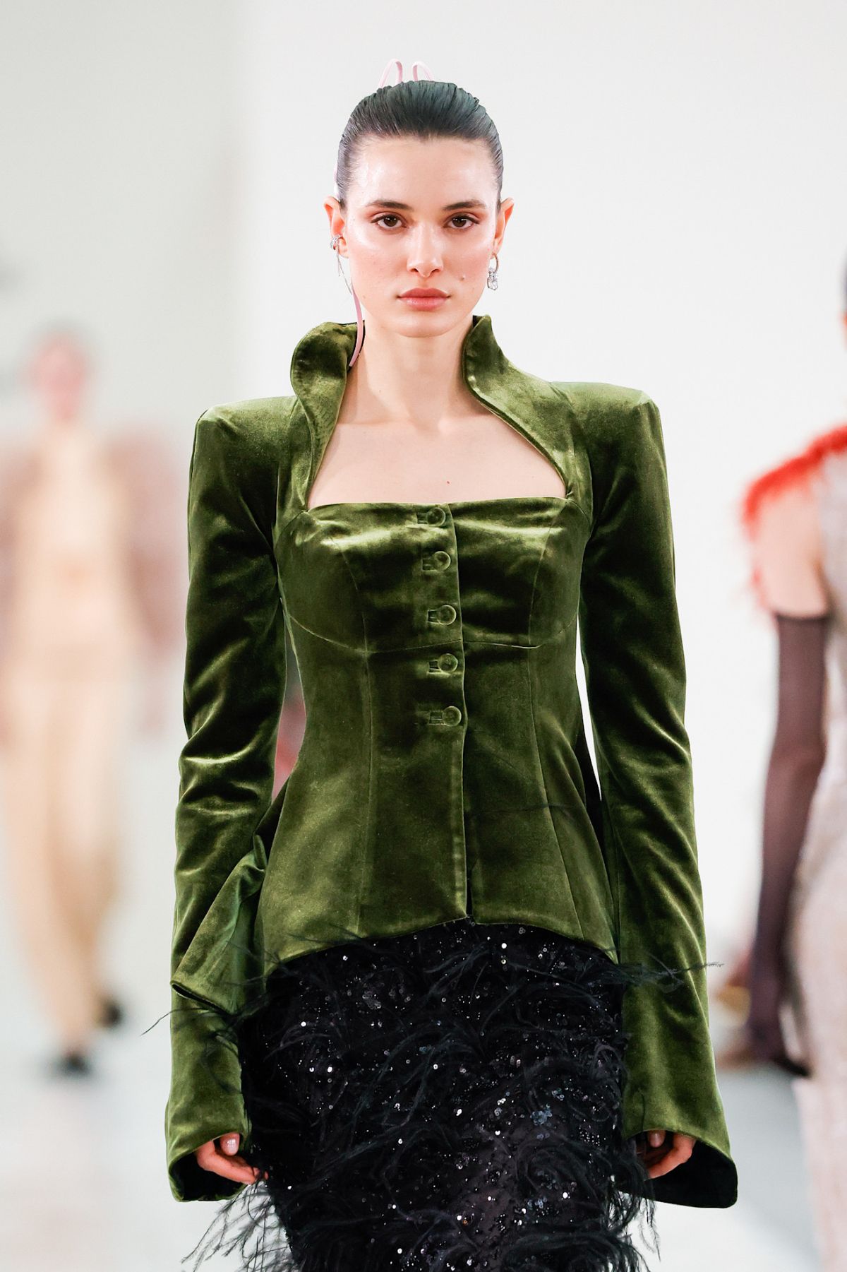 Le maquillage 'pêche' du défilé Claro Couture