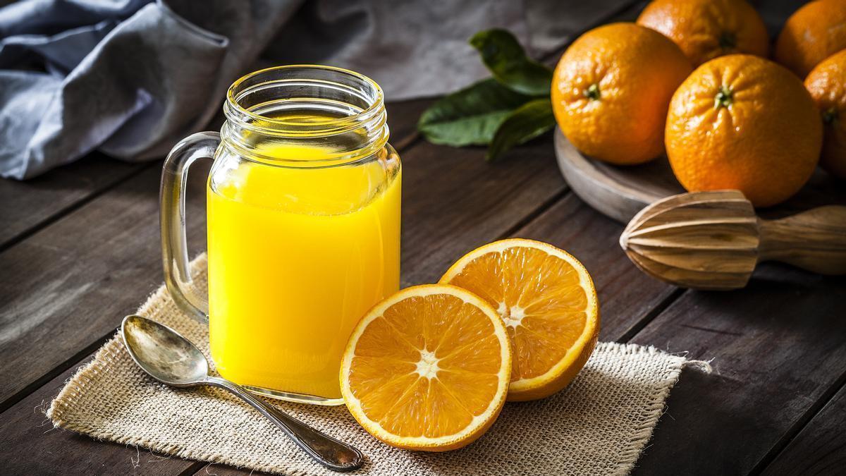 Amira Chehade, doctora: "Beber zumo de naranja 100% natural ayuda a mantener la piel firme, elástica y con menos signos de envejecimiento. Es un buen complemento dentro de una rutina de cuidado de la piel"