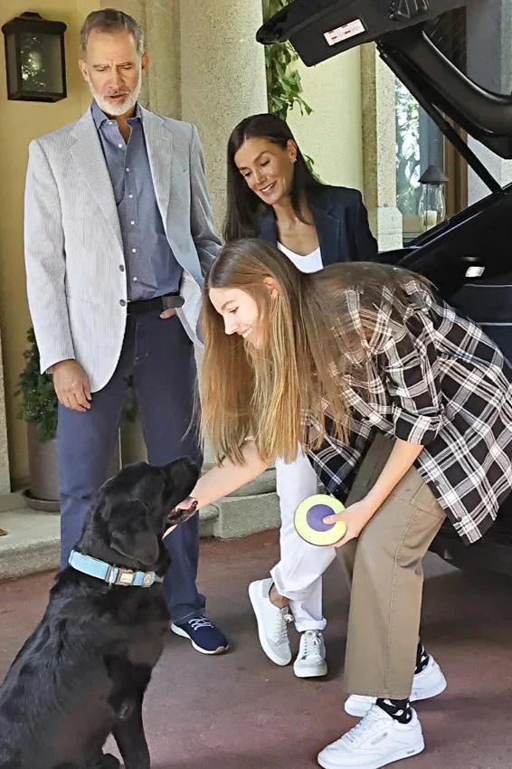 La reine Letizia avec des baskets