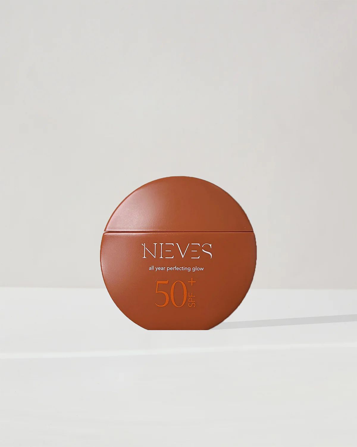 Crème solaire teintée de Nieves