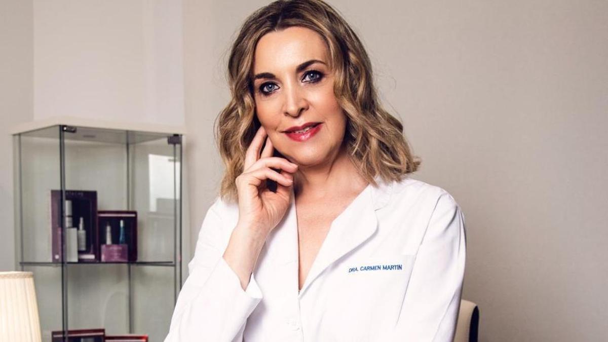 Carmen Martín, experta en medicina estética: "La crema Nivea del bote azul a partir de los 50 puede mejorar arrugas que estén relacionadas con la sequedad de la piel o cuando notamos la piel tirante o deshidratada"