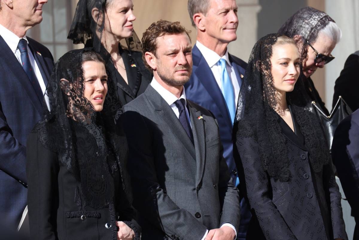 Charlotte Casiraghi et Béatrice Borromée vêtues de noir lors de la visite du pape Léon XIV à Monaco