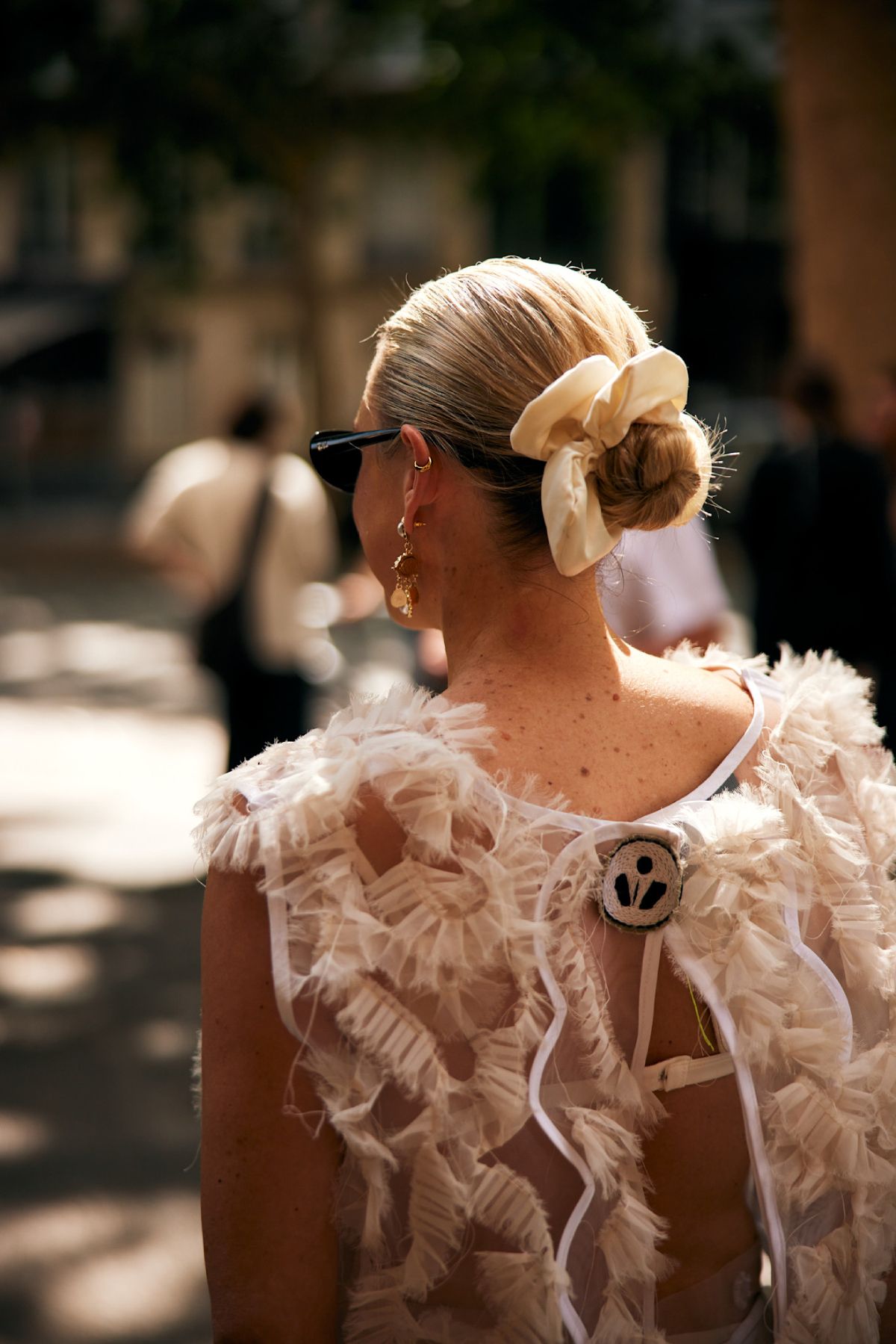 Les chouchous redeviennent un accessoire tendance ce printemps
