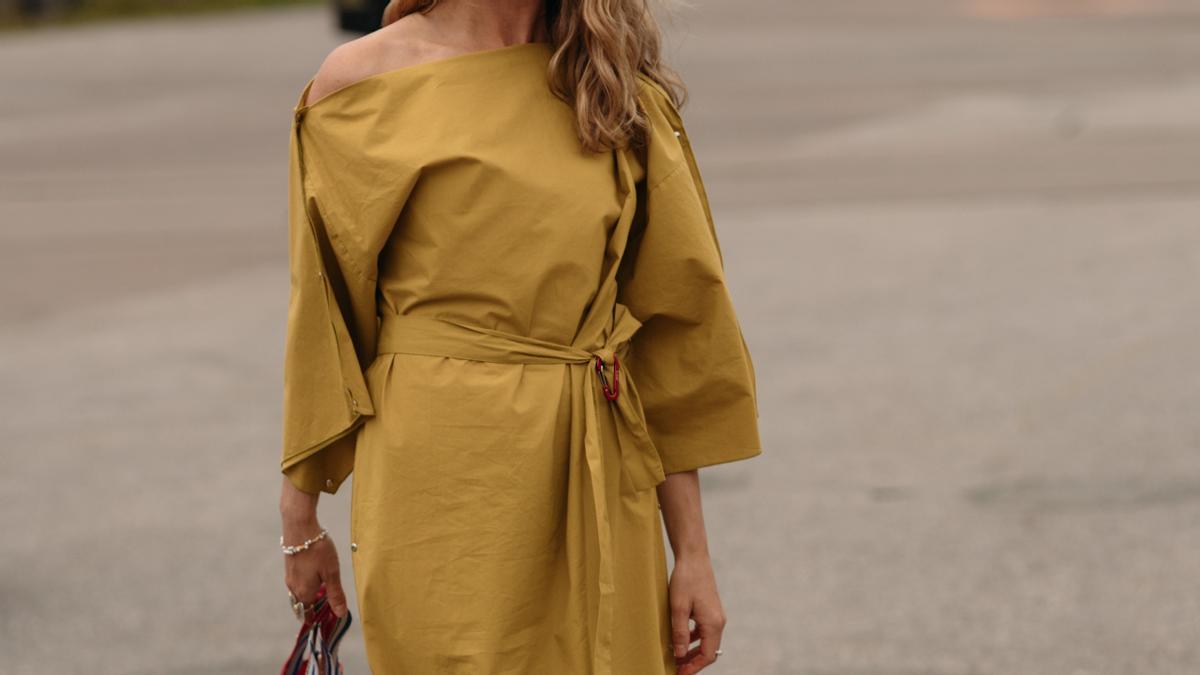 Colas kilométricas hoy en Zara para conseguir los vestidos de lino más elegantes y de estilo lujoso para llevar 24/7 esta primavera