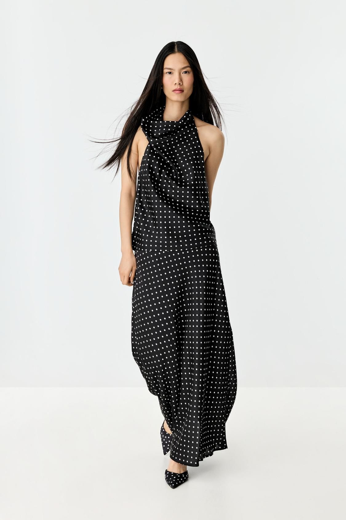 Ensemble haut mi-long et jupe en satin à pois