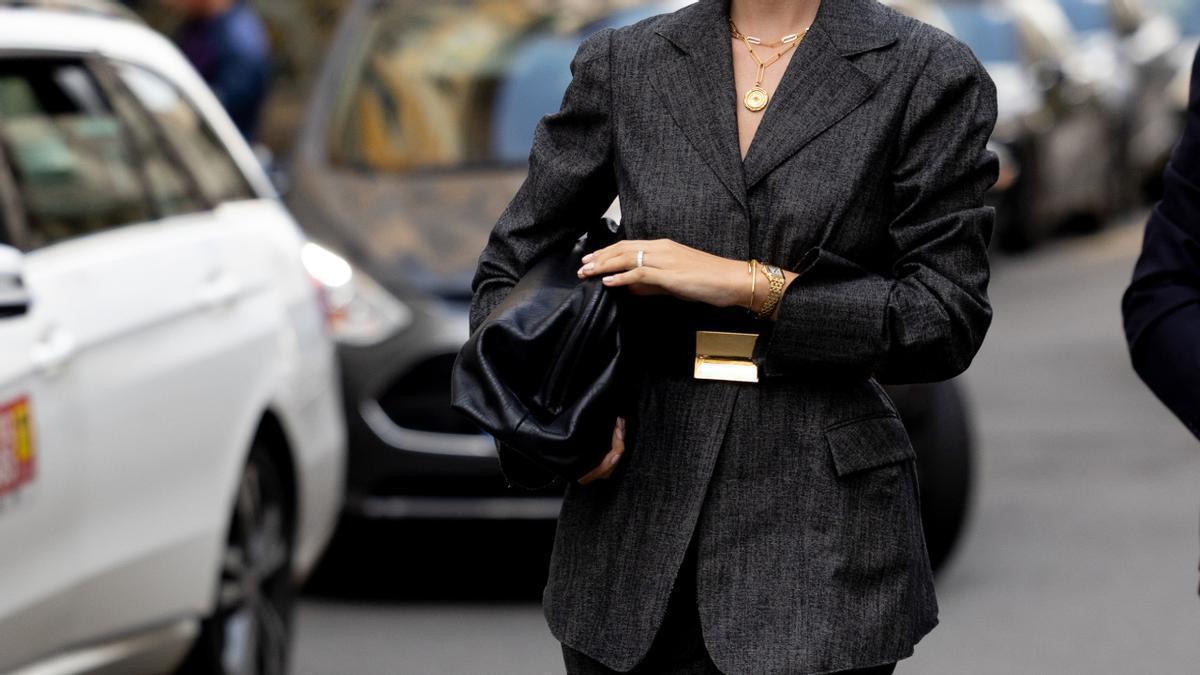 Vístete conmigo para el Viernes Santo con un traje de chaqueta de Zara y bailarinas cómodas de Mango: un look asequible perfecto para Semana Santa