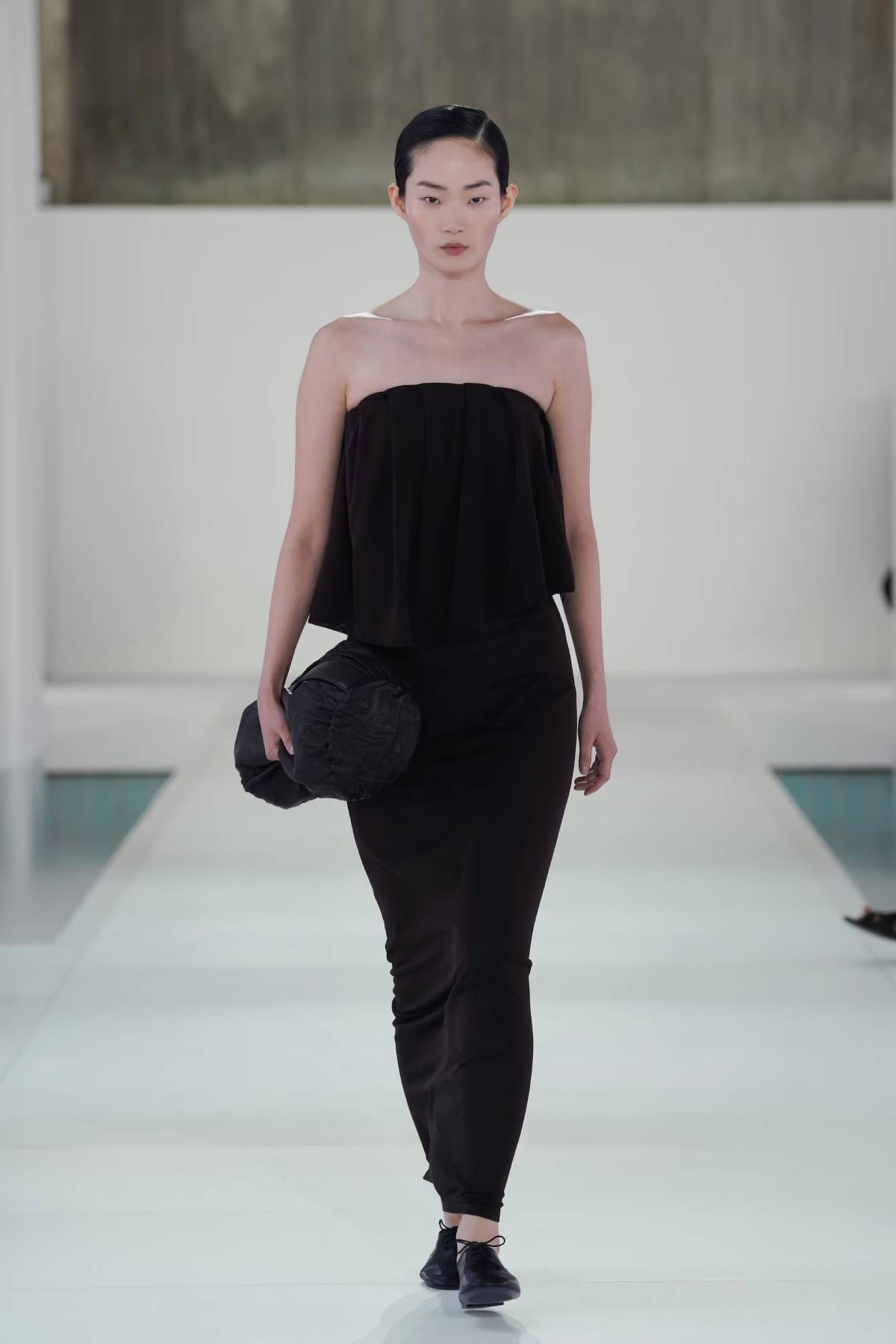 Robe longue bustier semi-transparente, par COS