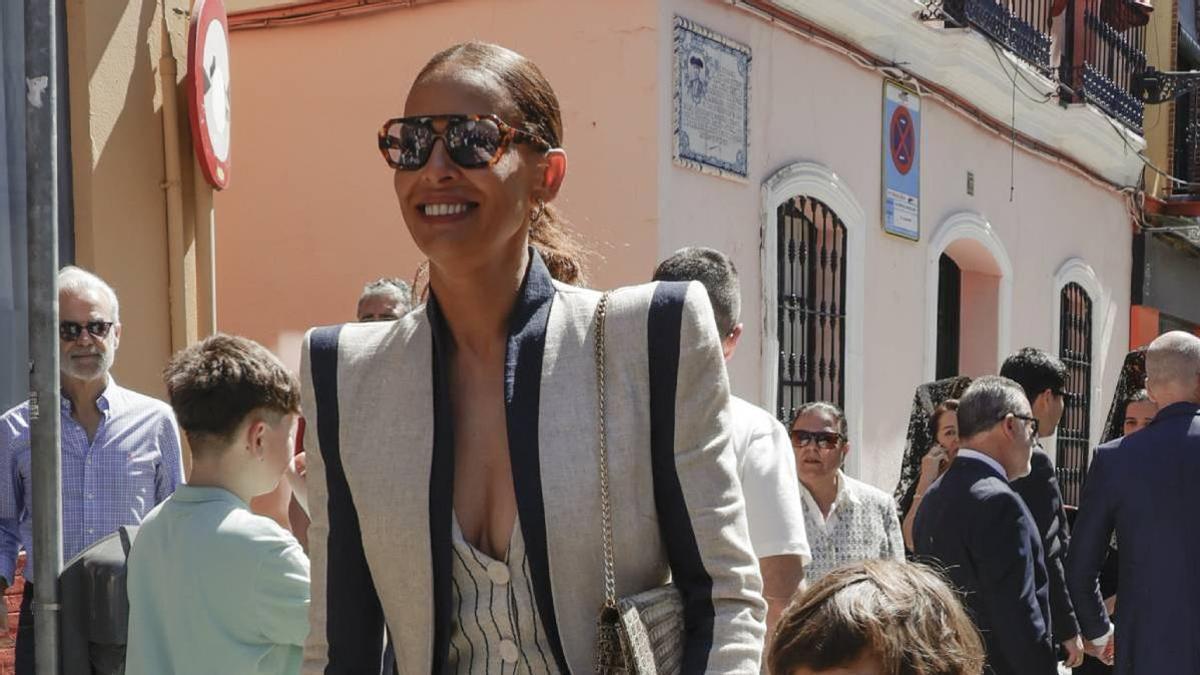 El look de Eva González para un Jueves Santo en Triana