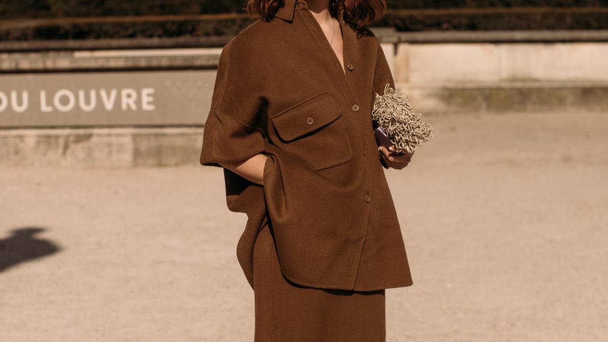 Vístete conmigo para el Sábado Santo para crear el mejor look de Semana Santa con un conjunto de lino marrón de Massimo Dutti y bailarinas planas cómodas de Zara