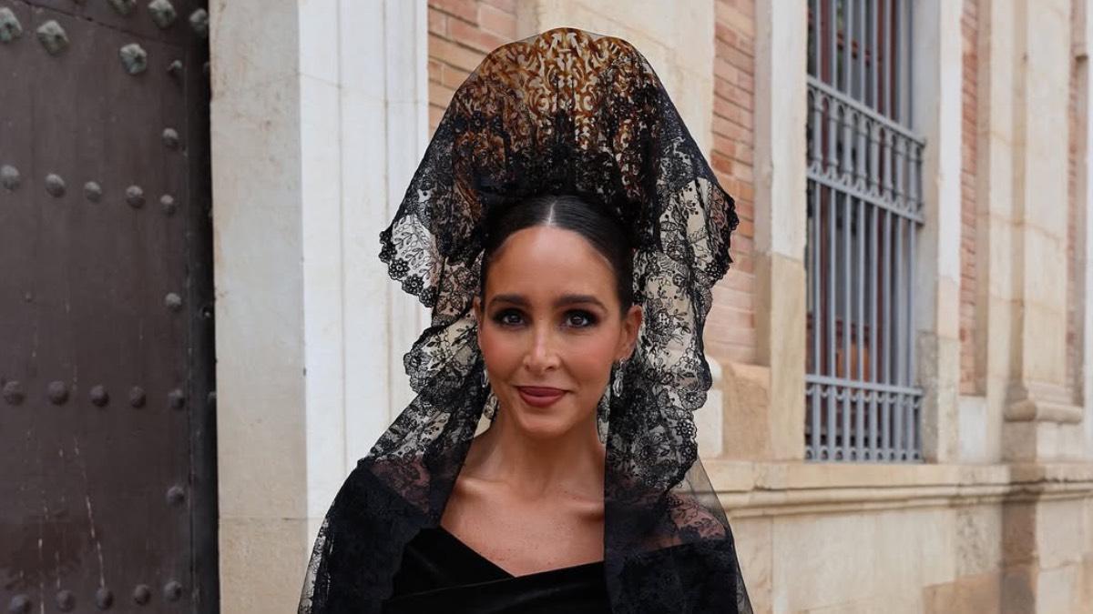 Rocío Osorno se vuelve a vestir de mantilla en la Semana Santa de Sevilla