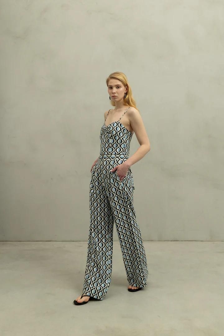 Ensemble avec un pantalon