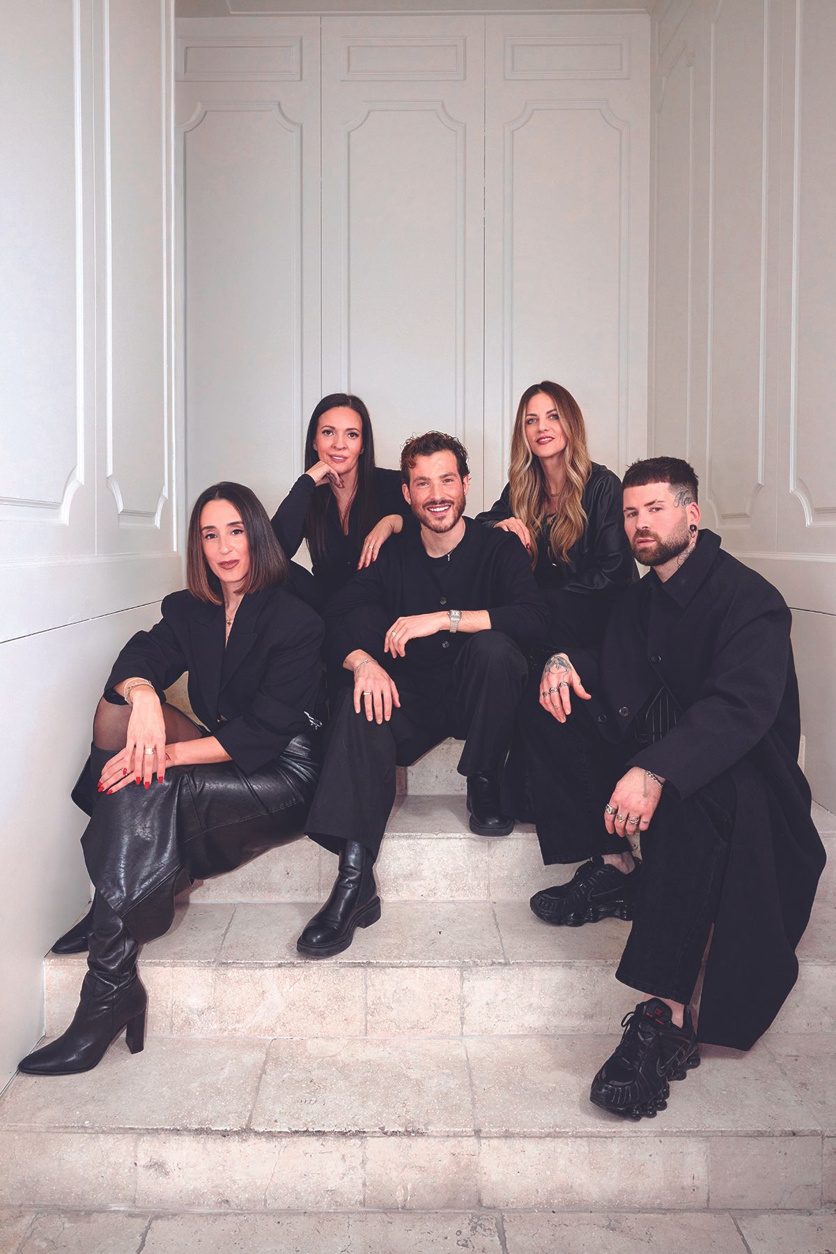 De gauche à droite : Sonia Cases, de la coiffeuse Sonia Cases ; Pepa Romero, de Hair Studio par Pepa Romero ; Juan Diego Teo, du salon de coiffure Juan Diego Teo ; Beatriz Sánchez, d'Alcalá Look ; et Alejandro Moleón, de Hair Momo.