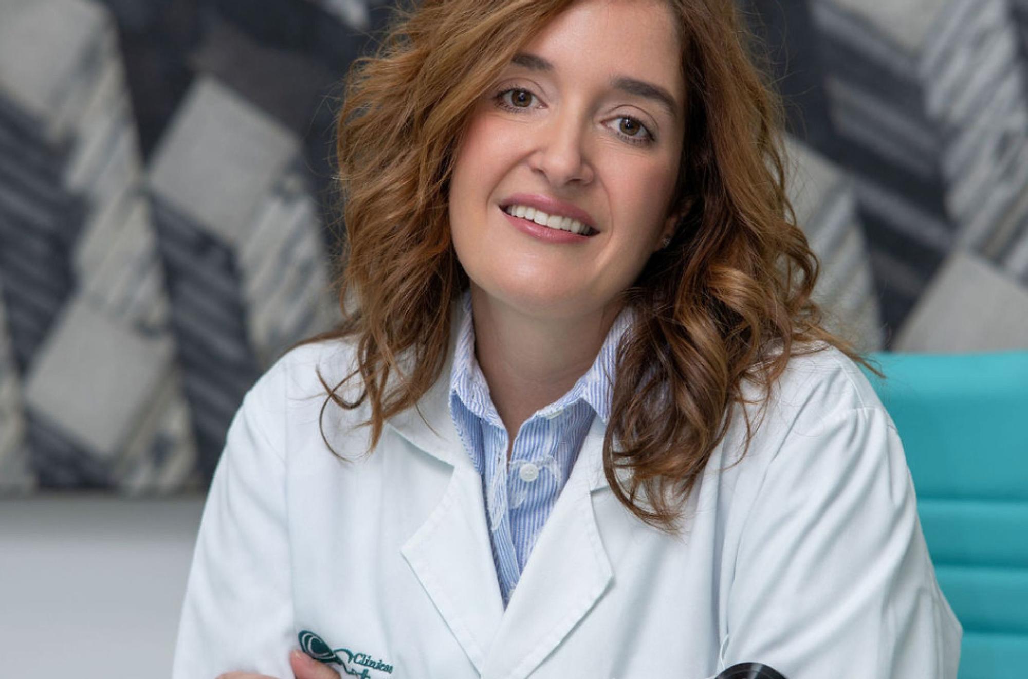 Cristina Hoyos, dermatóloga: "Una alimentación equilibrada ayuda a prevenir la caída y favorece un pelo más fuerte y brillante que comienza en el folículo, y este depende, en gran medida, de lo que ponemos en nuestro plato"