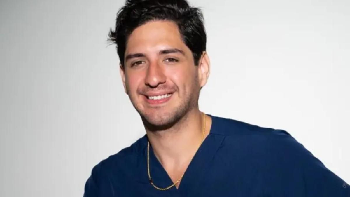 Dr. Rodrigo Arteaga, médico.