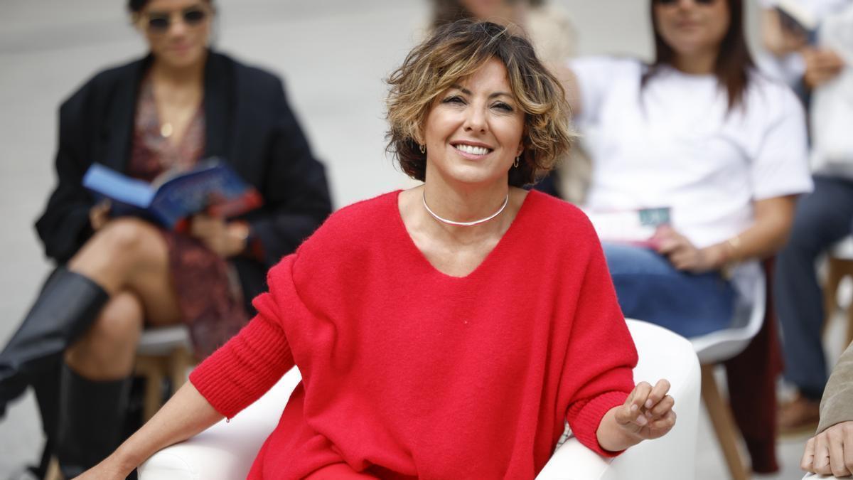 Sonsoles Ónega (48 años): "Me levanto antes de las 8 de la mañana y me tomo un zumo de limón con pajita, y una tostada con beicon cuando están mis hijos"