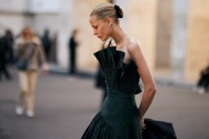 5 coiffures pour maximiser votre look d'invité : faciles, rapides à réaliser et très flatteuses