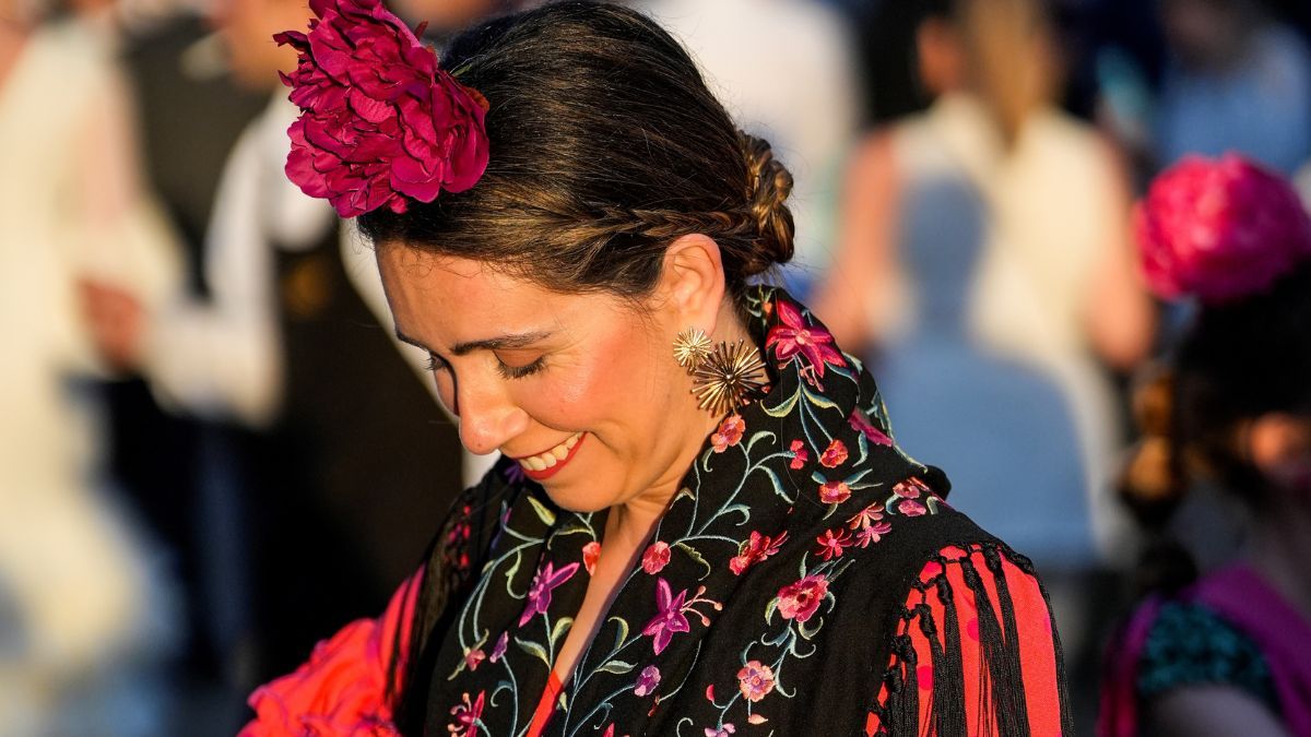 Cómo poner la flor en el pelo en la Feria de Abril
