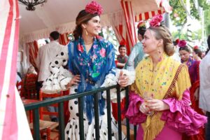 Adieu les pois : les manucures qui conviennent le mieux à la Foire d'Avril selon la couleur de votre robe