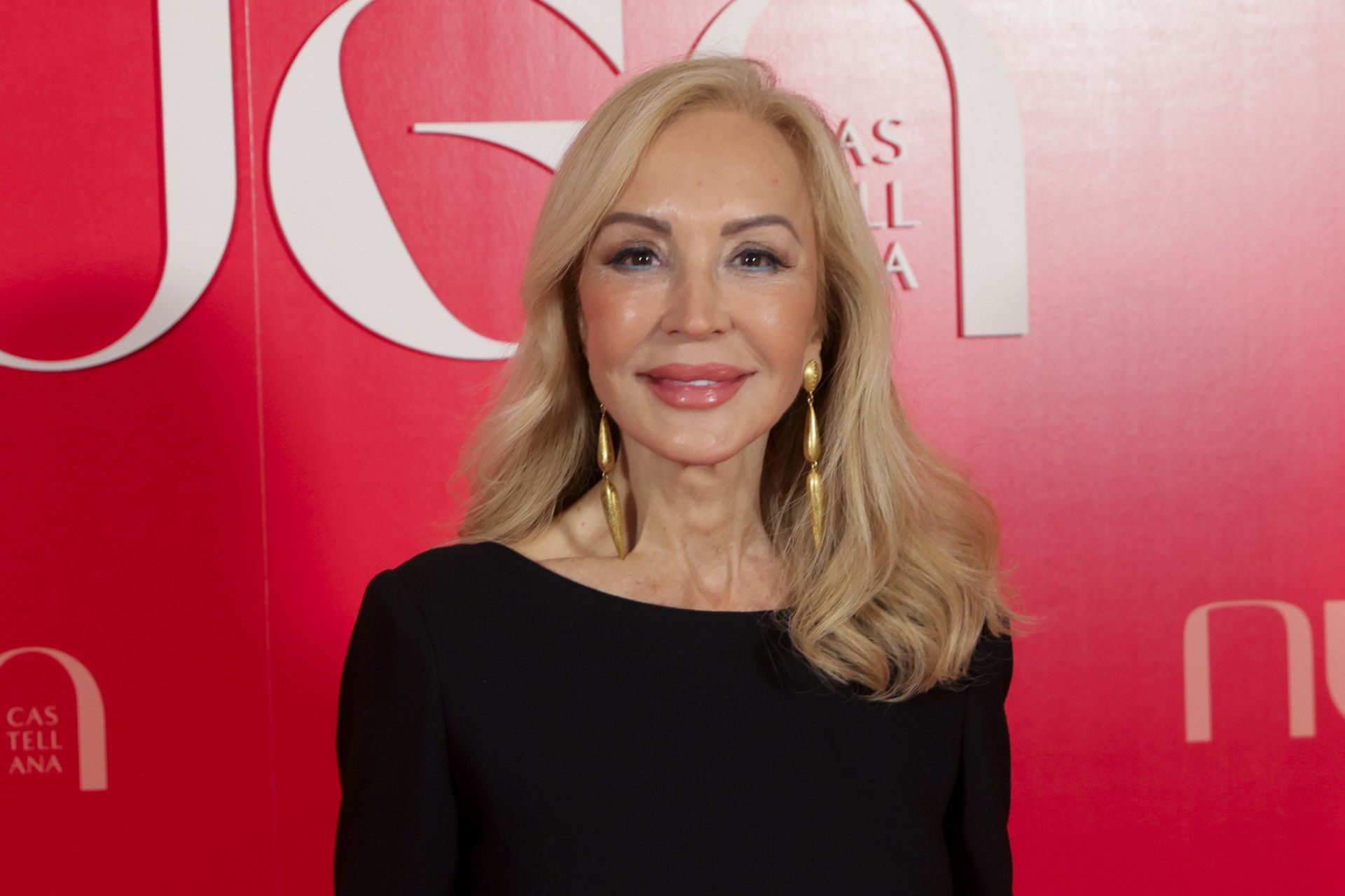 Carmen Lomana (77 ans) : « Je peux arriver à 4 heures du matin détruite, mais je ne me couche jamais sans faire mon rituel de nettoyage. Et si vous vous réveillez avec des cernes, appliquez une crème qui vous nourrit et une base hydratante.