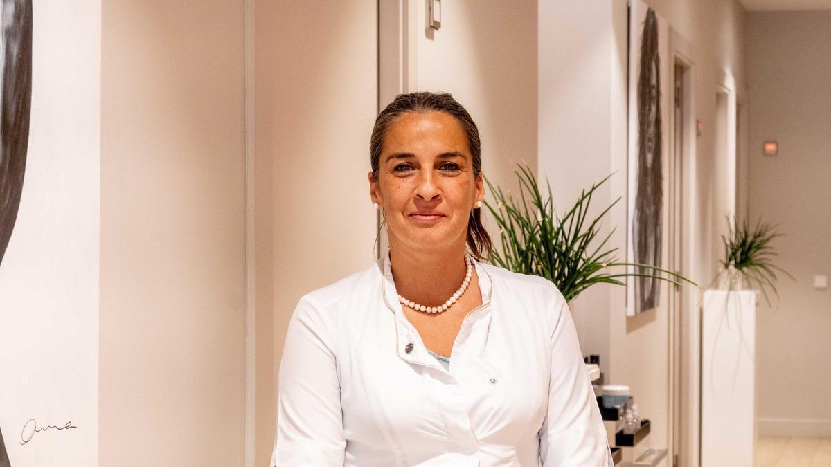 Violeta Bretones, experta en epigenética: "Lo que realmente determina cómo envejecemos es la influencia del entorno y nuestros hábitos. Factores como la alimentación, el estrés, la contaminación o el ejercicio activan o inhiben genes"