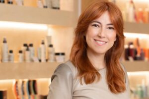 María Baras, coiffeuse : "L’âge ne me semble pas significatif dans le choix d’une coupe de cheveux. J'ai été la jeune fille de 20 ans avec les cheveux jusqu'à la taille et je l'ai fait de force"