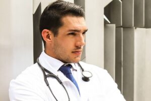 Dr Stéphane Decrock, médecin et nutritionniste : « Manger quotidiennement de l'avocat réduit la faim et prévient les pics de glycémie »