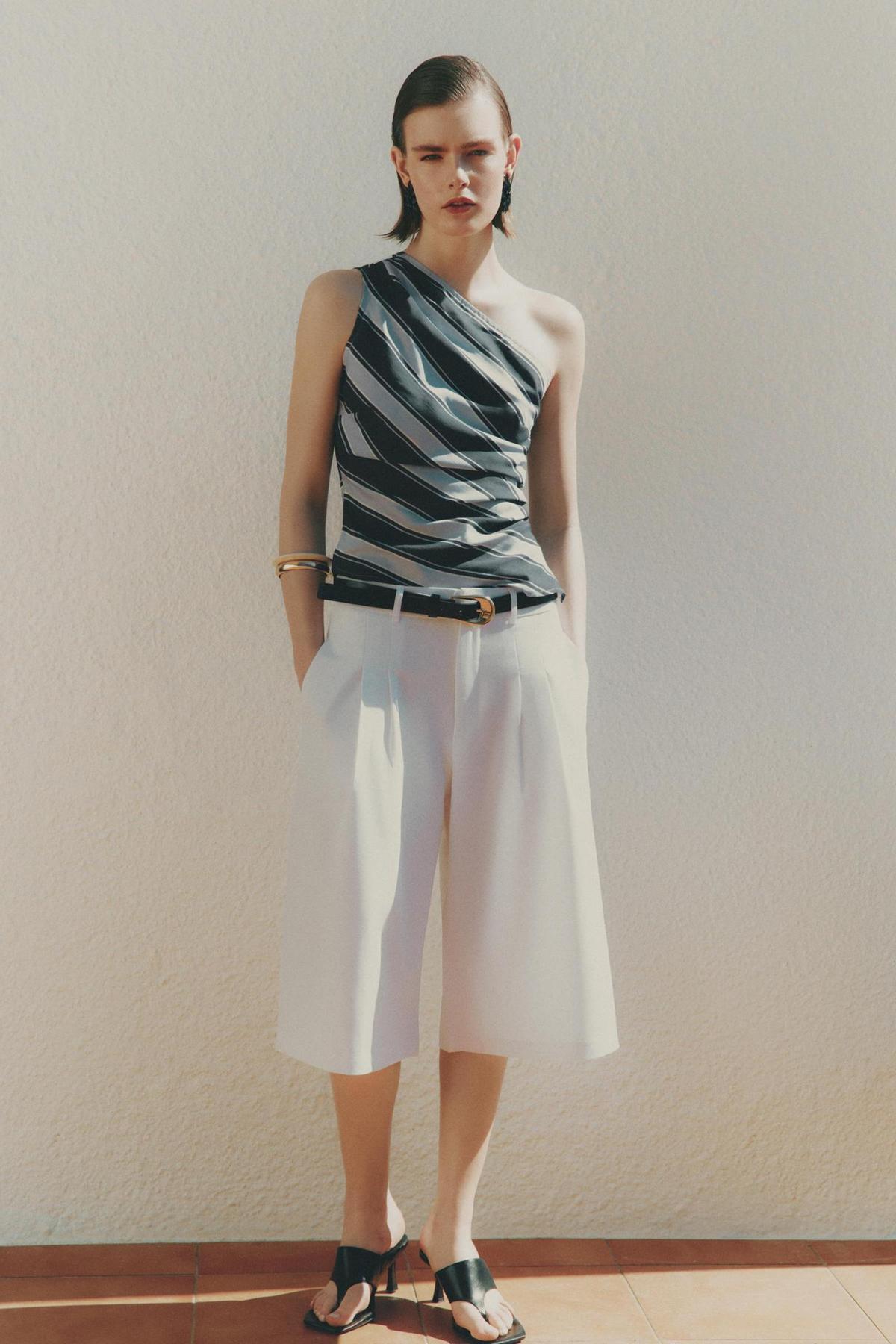Ensemble haut asymétrique et bermuda midi blanc