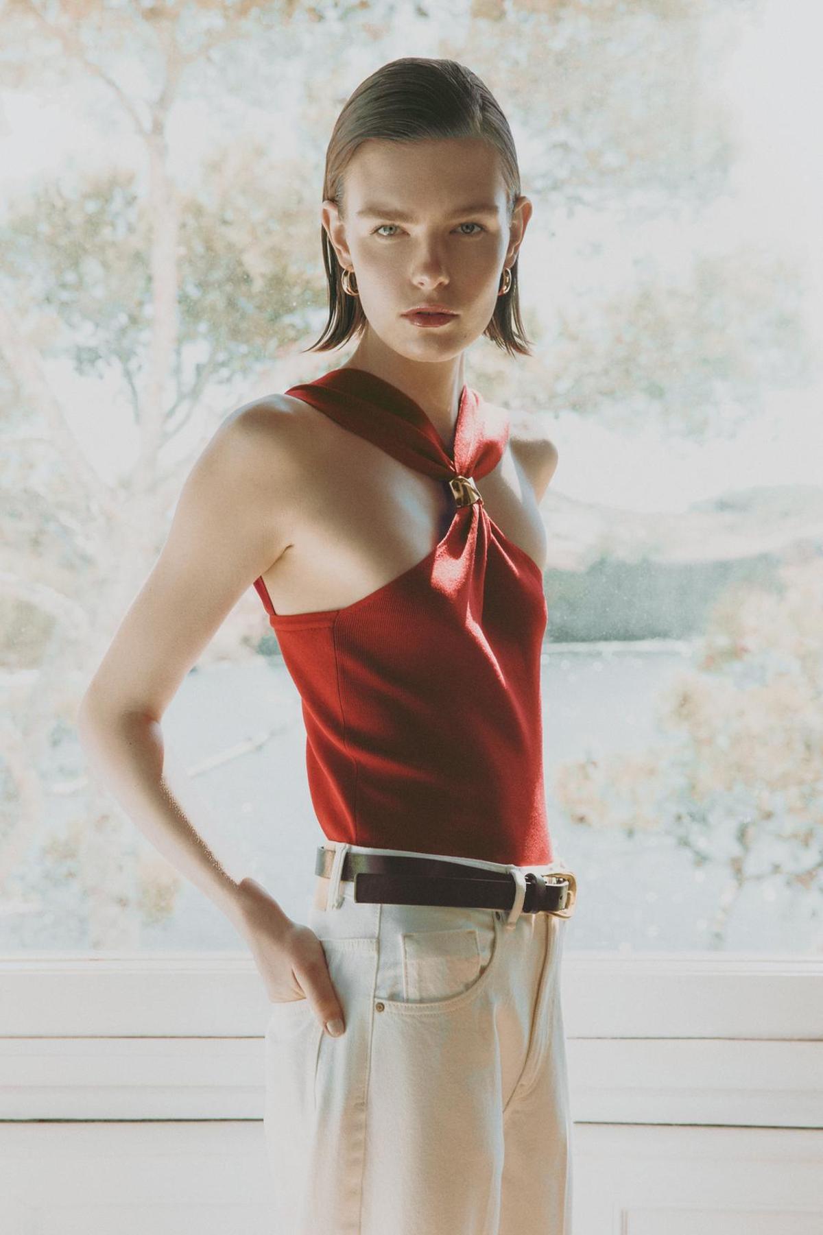 Haut dos nu rouge bijou