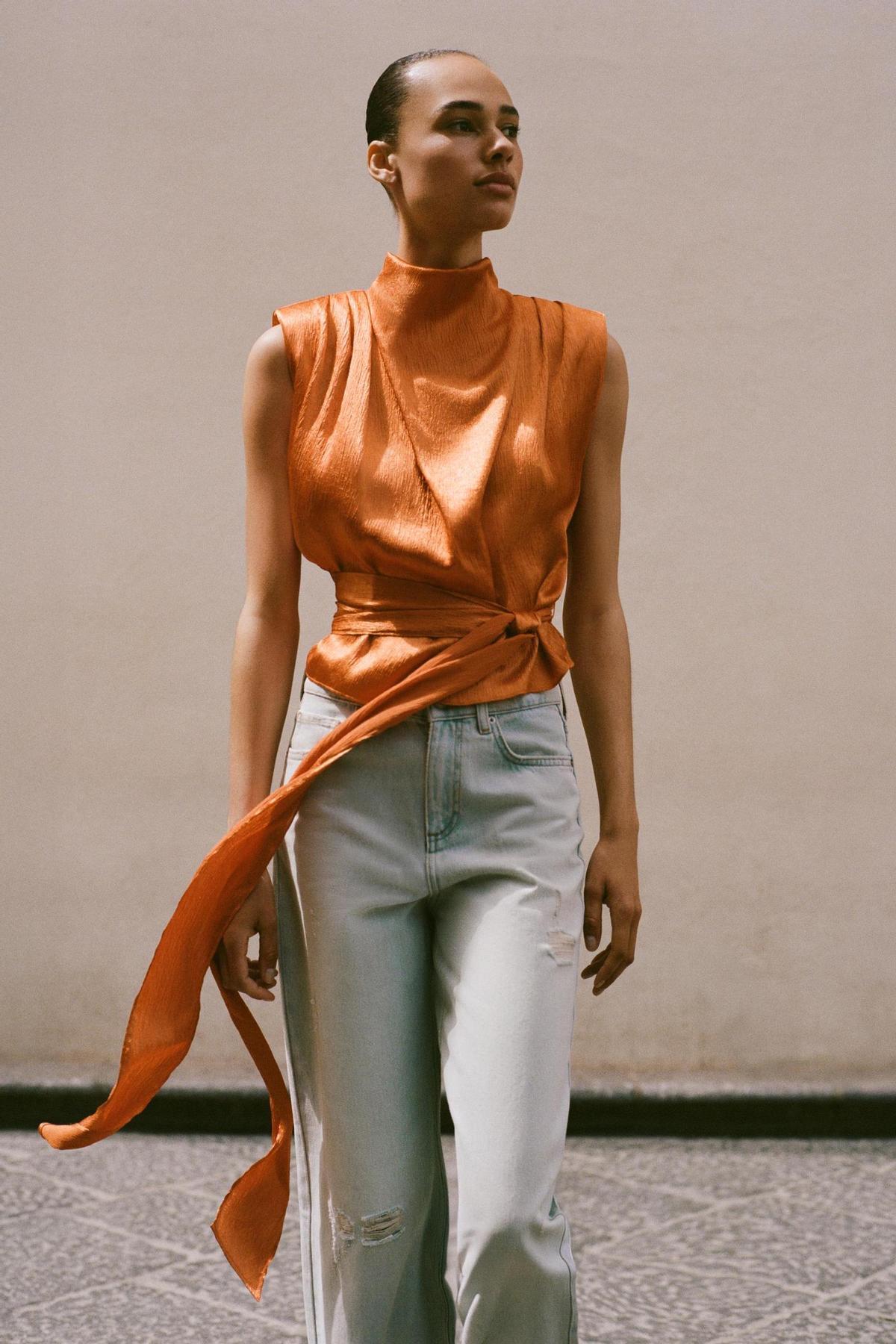 Top en satin avec noeud orange