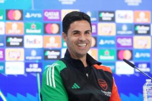 PETIT DÉJEUNER MIKEL ARTETA | Mikel Arteta (44 ans) : « Je me lève à 5h30 du matin et la première chose que je fais est d'embrasser ma femme. Je prends un bon café américain au petit-déjeuner et parfois des œufs brouillés avec des saucisses ou des œufs pochés avec de l'avocat »