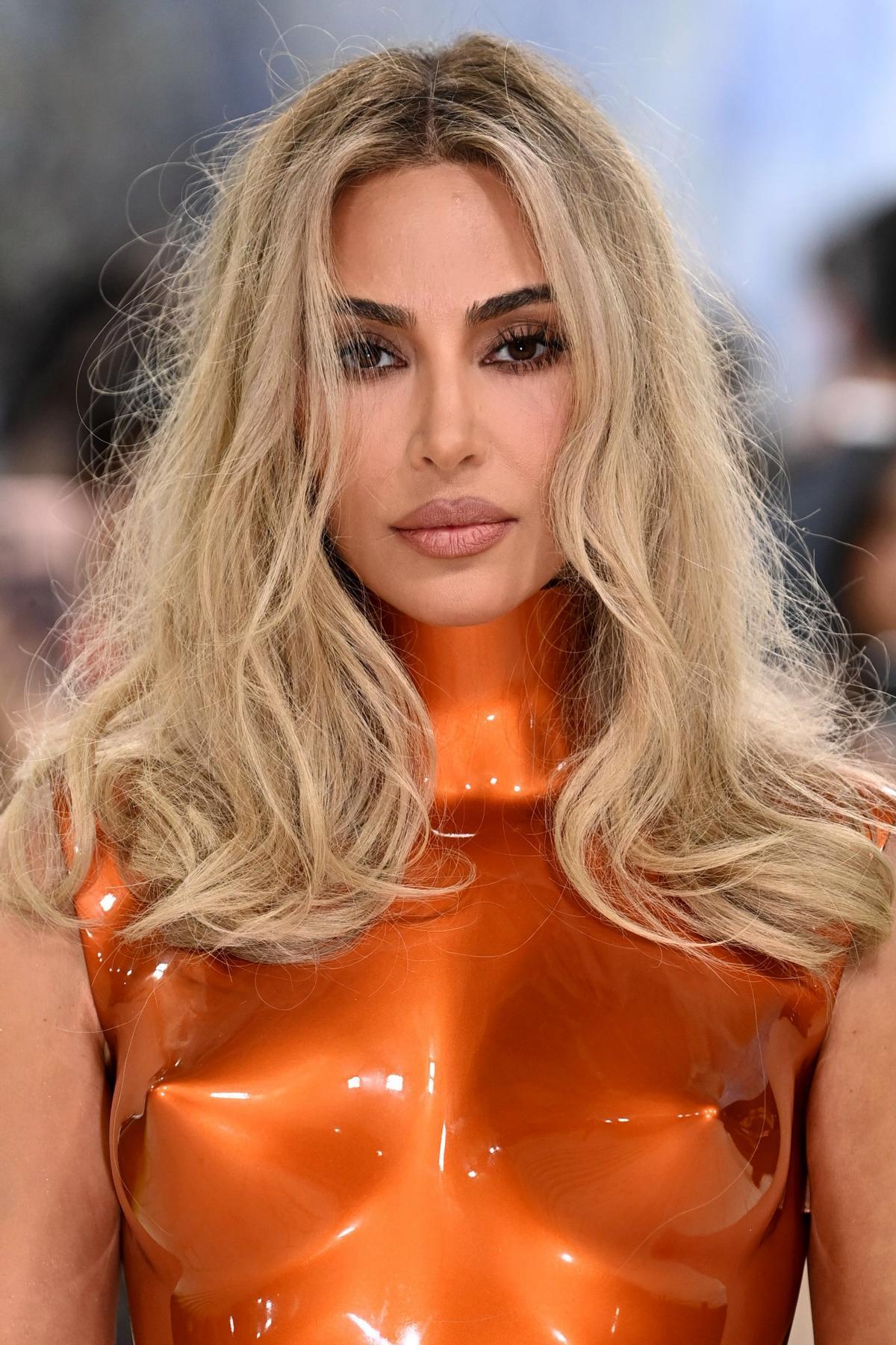 Le chignon « désordonné » de Kim Kardashian au gala du MET 2026