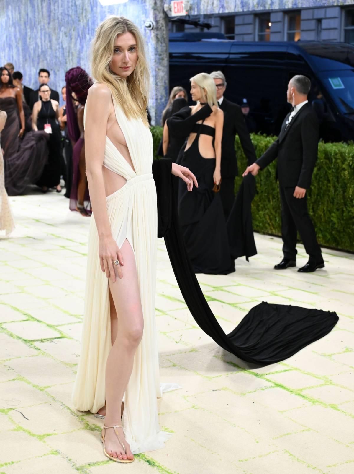 Elizabeth Debicki et sa coiffure inspirée de la mythologie grecque