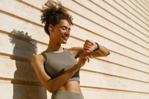Manu Galdu, préparateur féminin : « Les bienfaits de la marche au quotidien sont incroyables. On perd de la graisse sans ajouter de fatigue et de stress au corps »