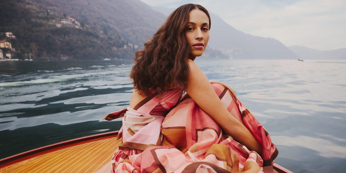 La collection capsule de Zimmermann et Mytheresa s'inspire du lac de Côme