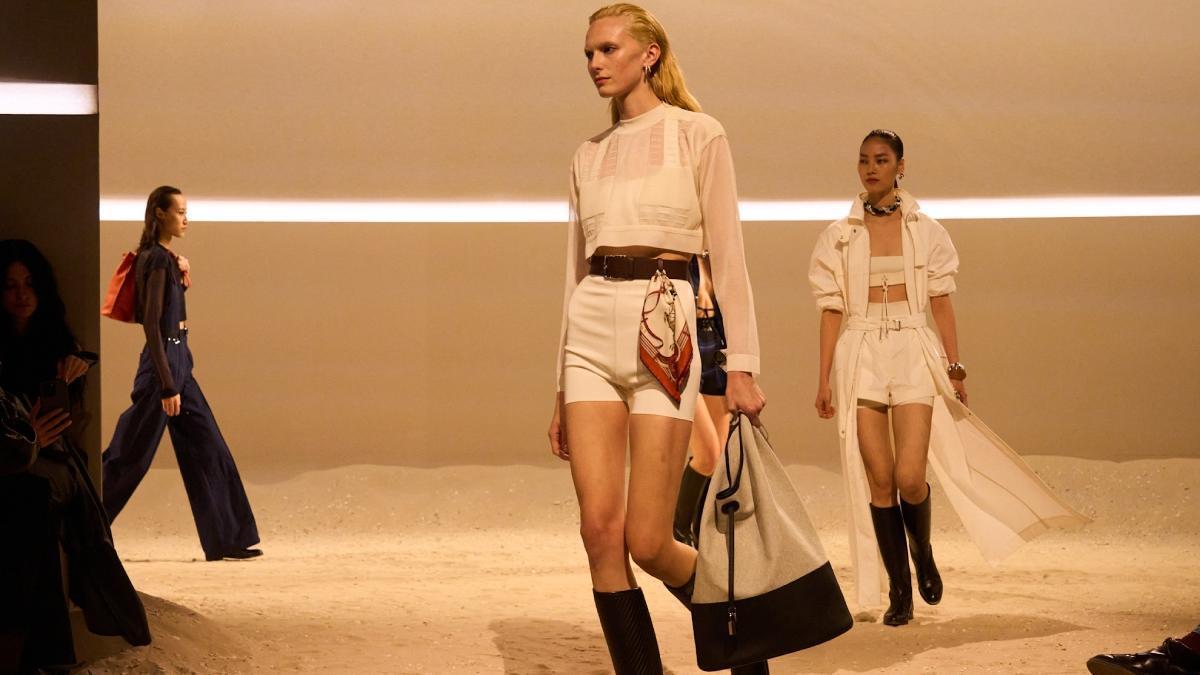L'esprit libre d'Hermès conquiert Paris : c'est sa collection inspirante SS26
