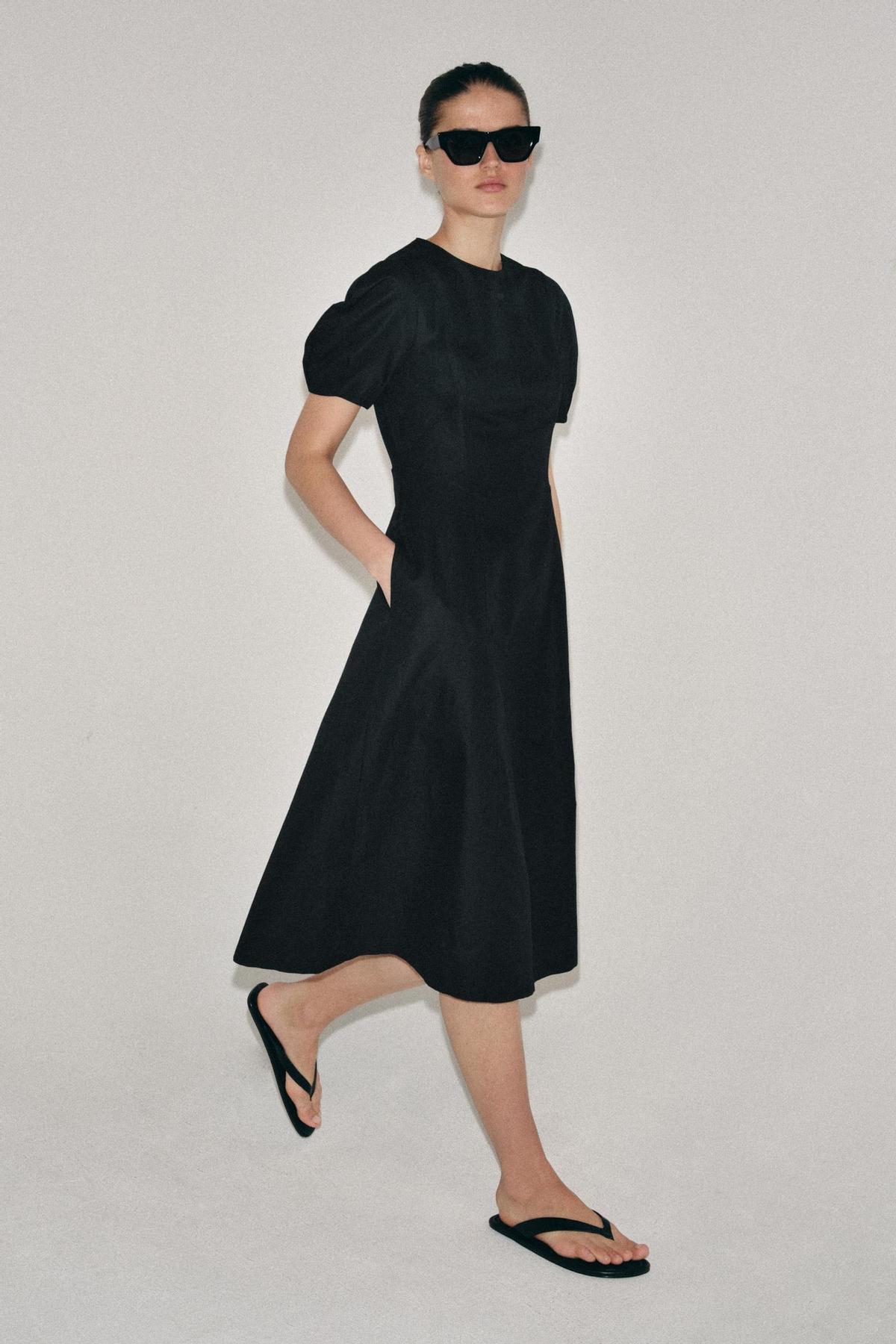 Robe en lin noir à manches courtes bouffantes