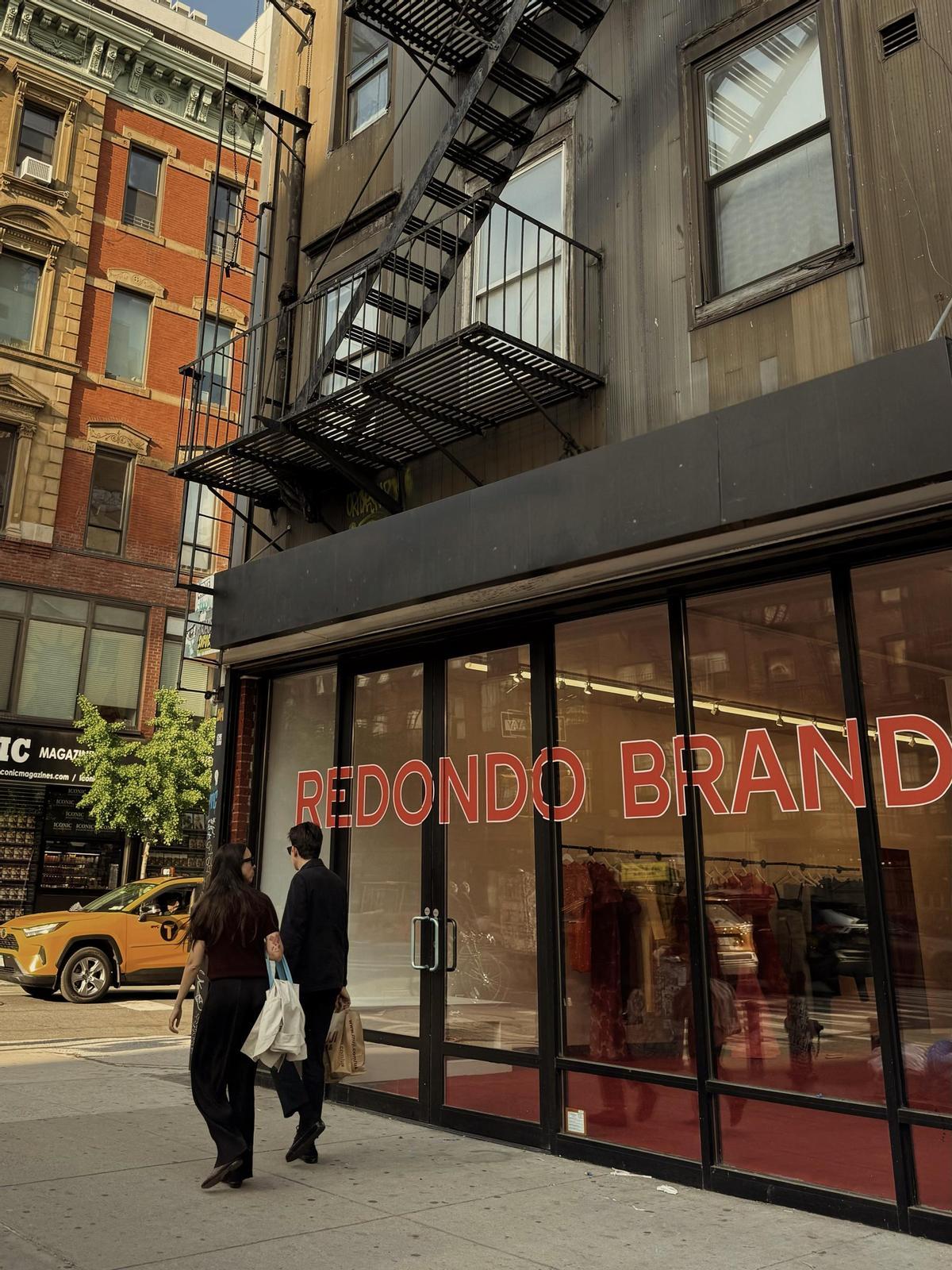 Façade du magasin de la marque Redondo