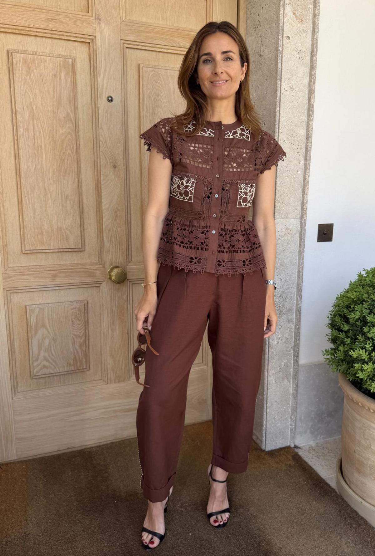 Ensemble marron avec broderie