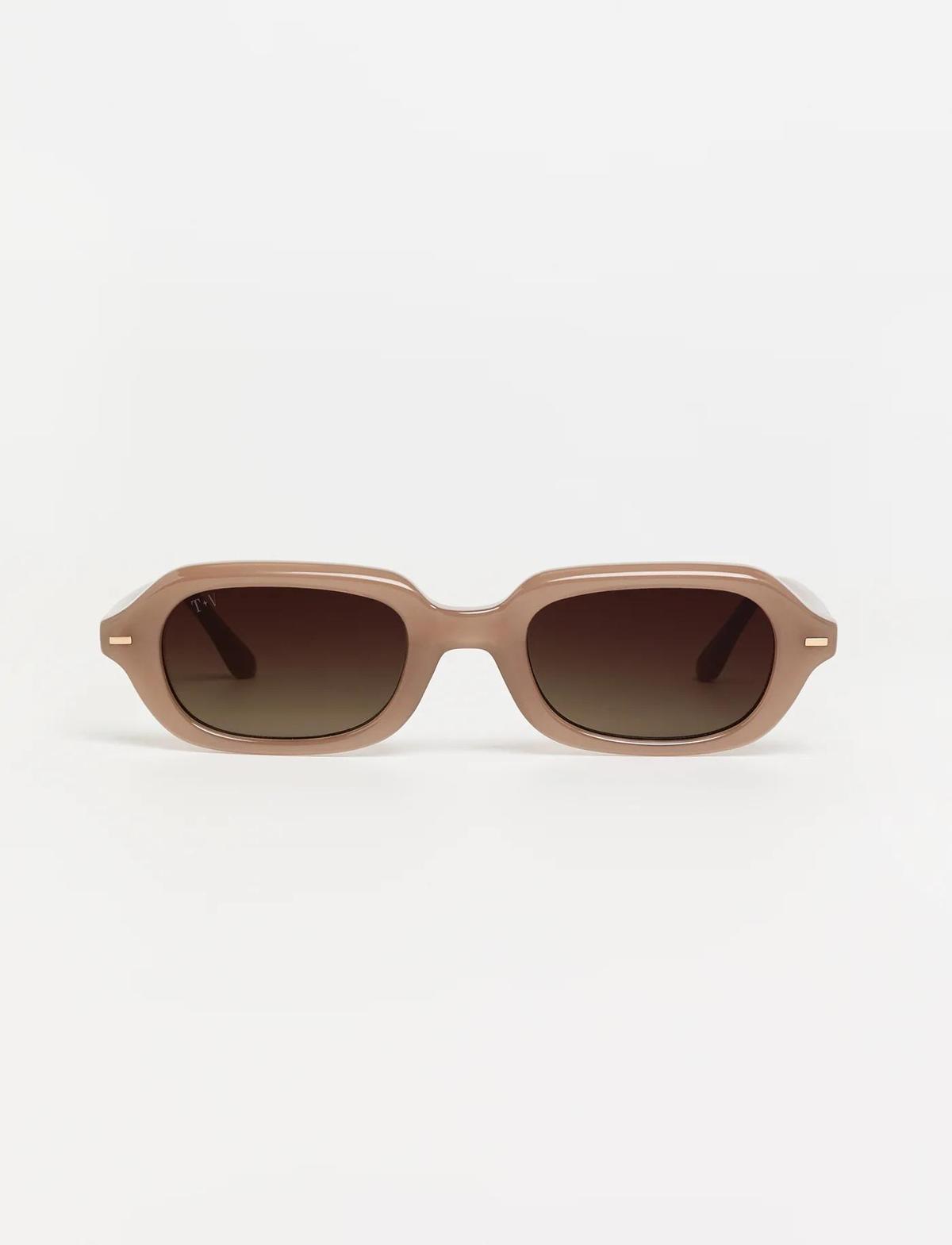 Lunettes de soleil minimalistes