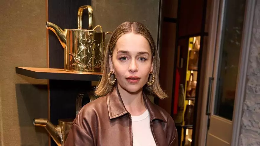 Emilia Clarke (39 ans) après avoir surmonté deux anévrismes cérébraux : "J'étais convaincue que j'avais trompé la mort. C'est comme un élastique qui se brise autour de ton cerveau"