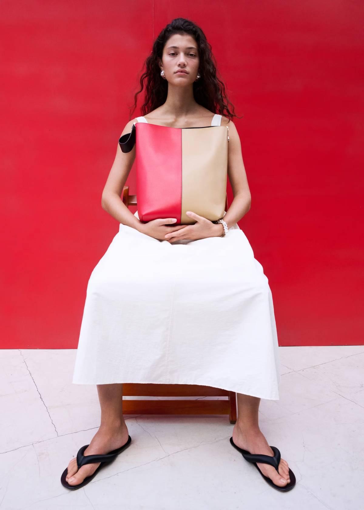 Robe midi trapèze avec fronces, par Mango Selection