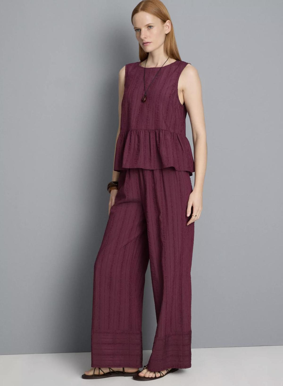 Ensemble haut bordeaux et pantalon large