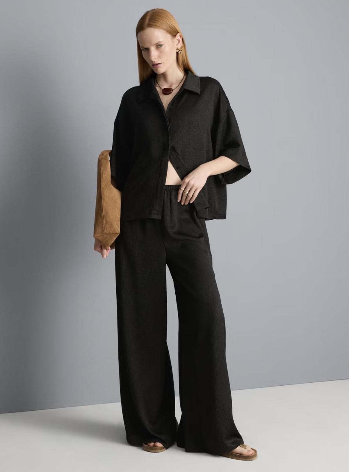 Ensemble chemise et pantalon en satin noir