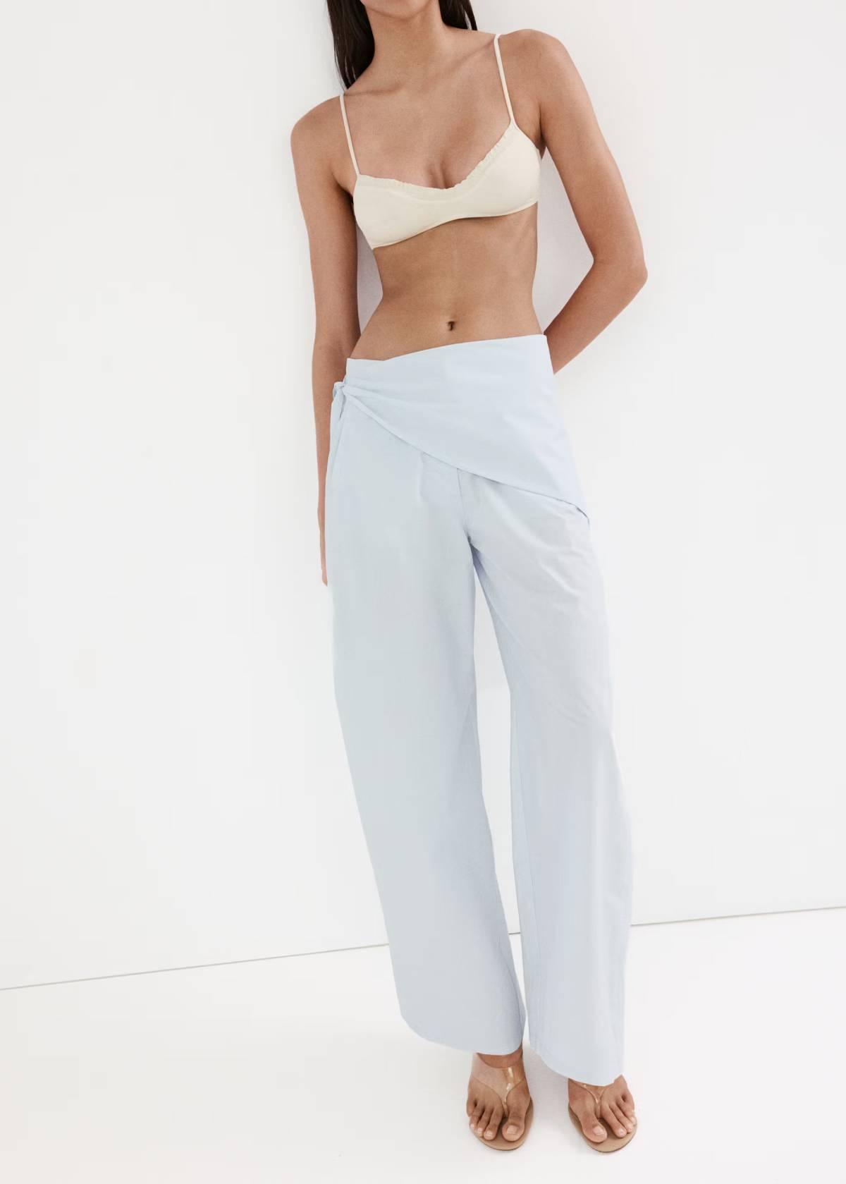 Pantalon droit avec foulard à la taille, par Mango