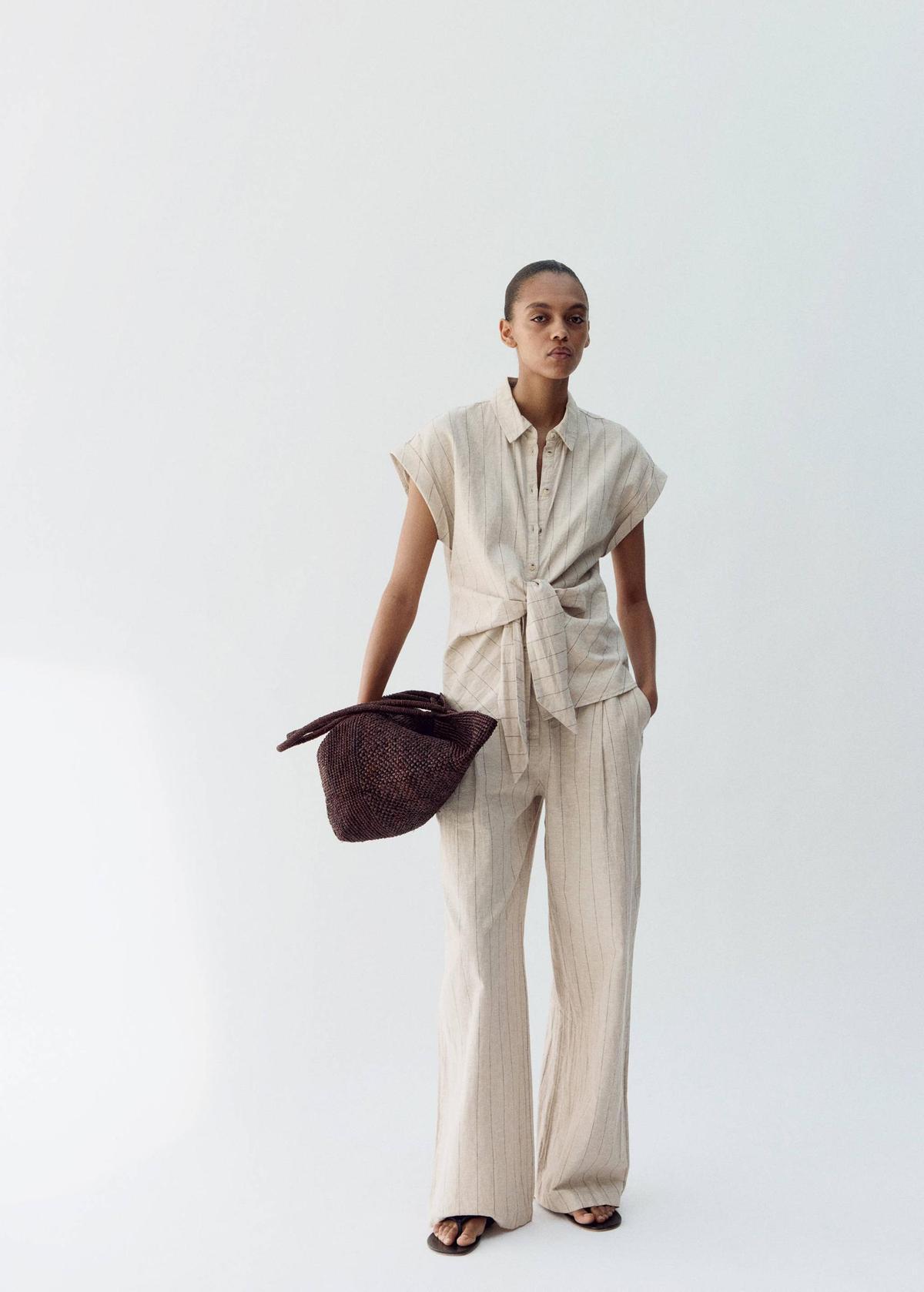 Ensemble chemise et pantalon en lin à fines rayures